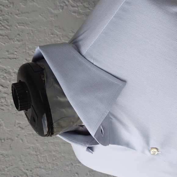 ISAIA (Napoli) Men's Solid Woven Luxury Dress Shirt. - Picture 16 of 17